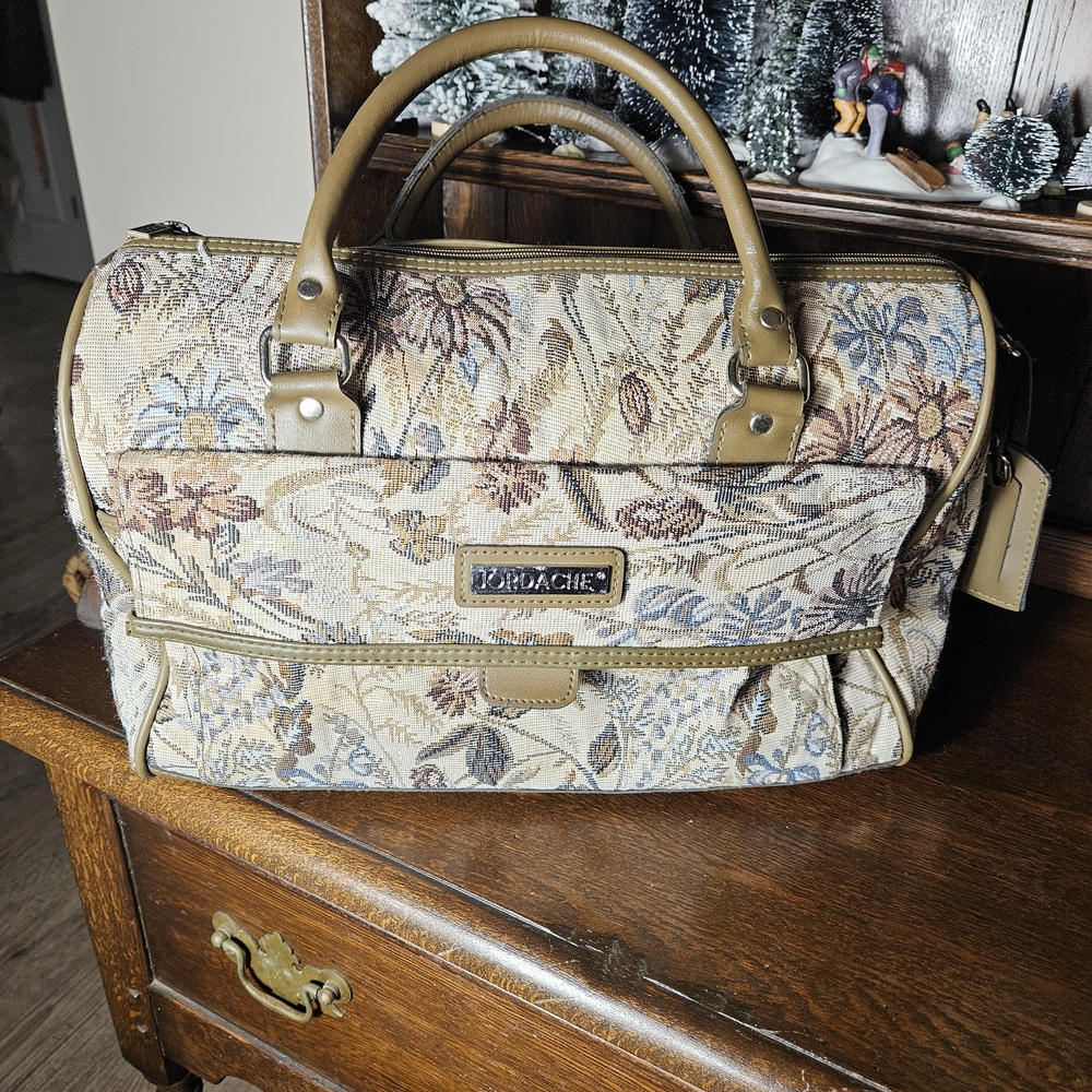 Vintage Floral Tapestry Handbag - Picture 2 of 10